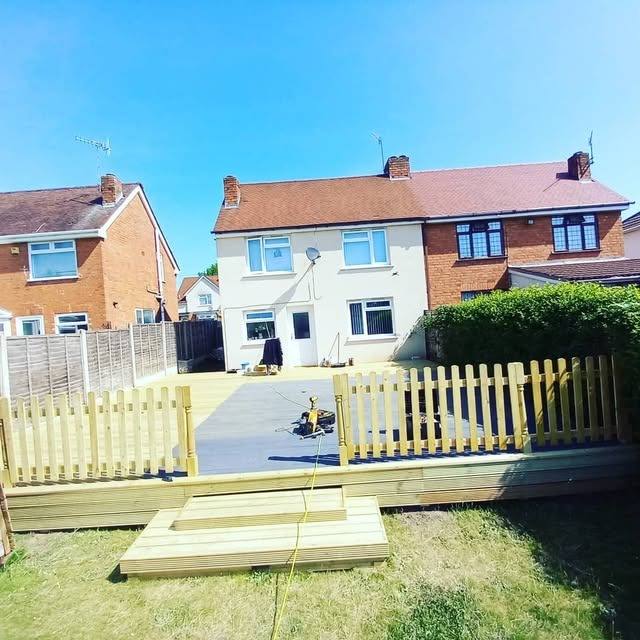 New fencing and patio area completed together as part of a garden refresh