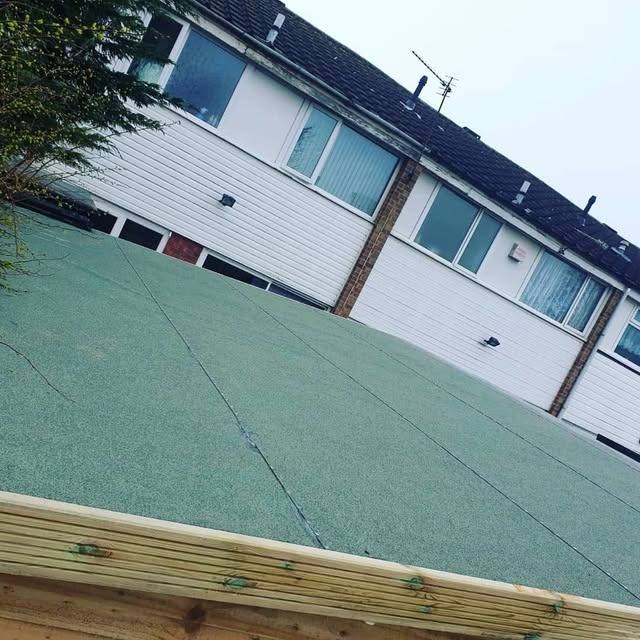 Flat roof maintenance and felt work